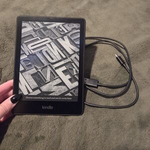 Kindle Paperwhite Signature Edition 32GB with USB Cable